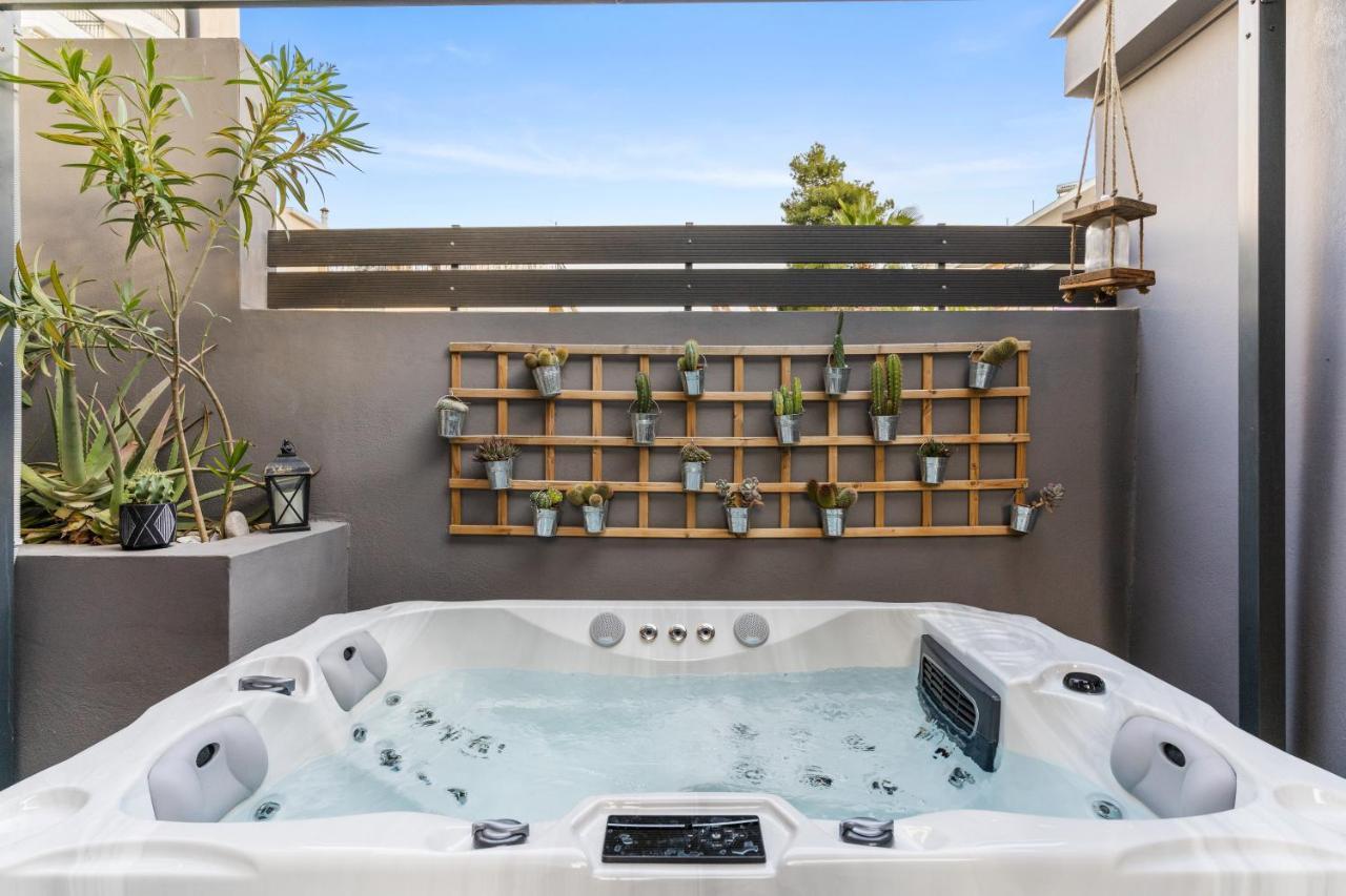 Luxe House In Glyfada With Spa Near Metro Station C8 Athens Ngoại thất bức ảnh